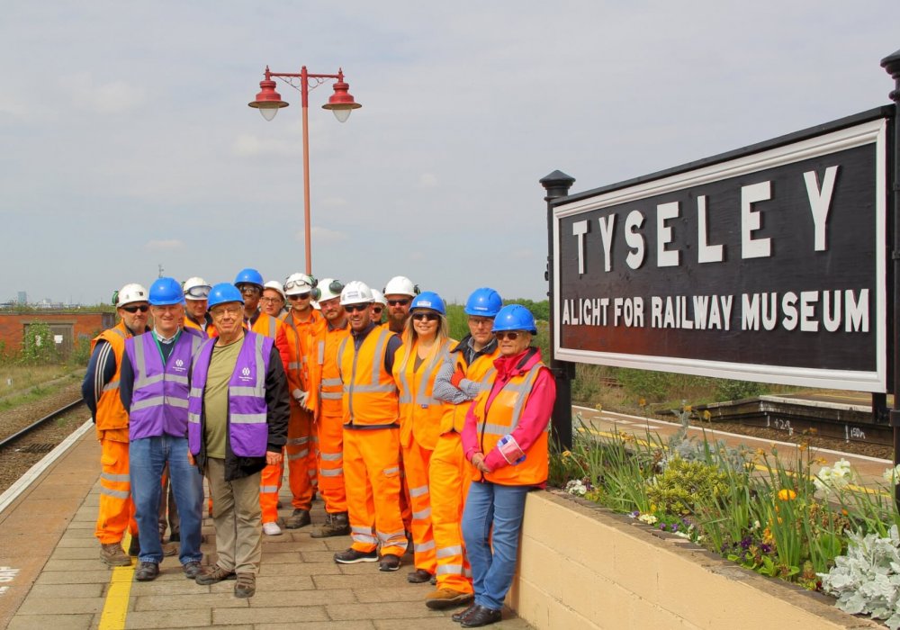 Tyseley Railway Station volunteers find new sponsor… who helps with heavy lifting!